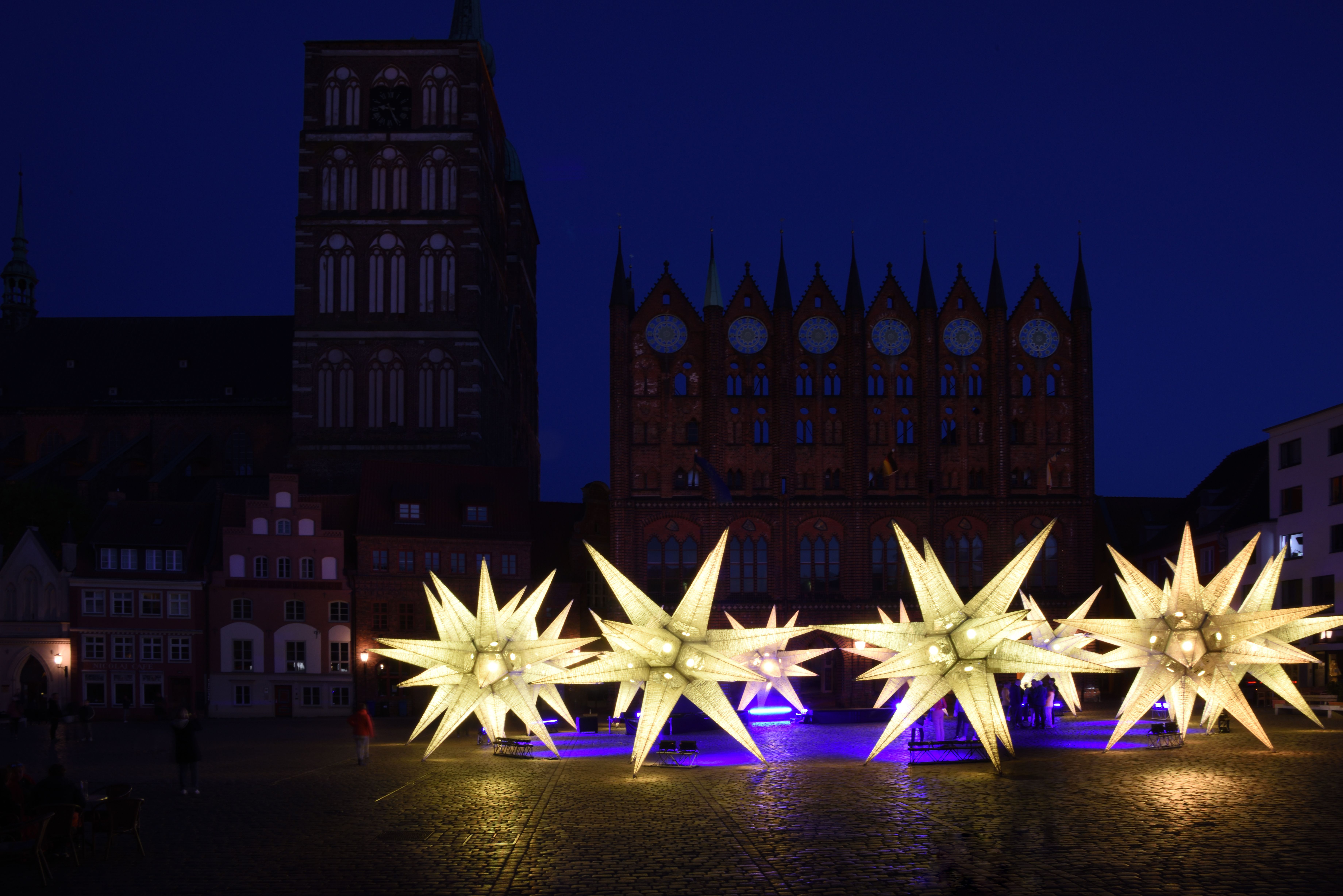 Stralsunder Sterne auf dem Alten Markt zum Europatag 2022 © Olaf Hautow